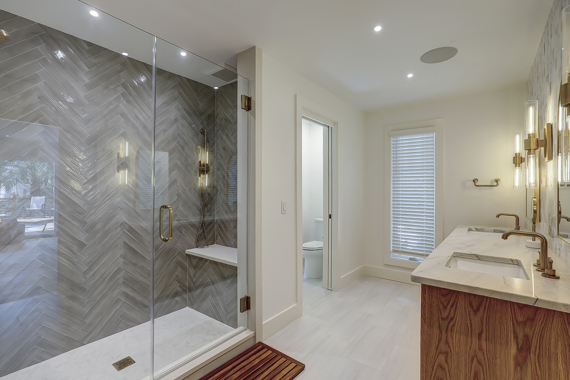 King Suite Full Bathroom