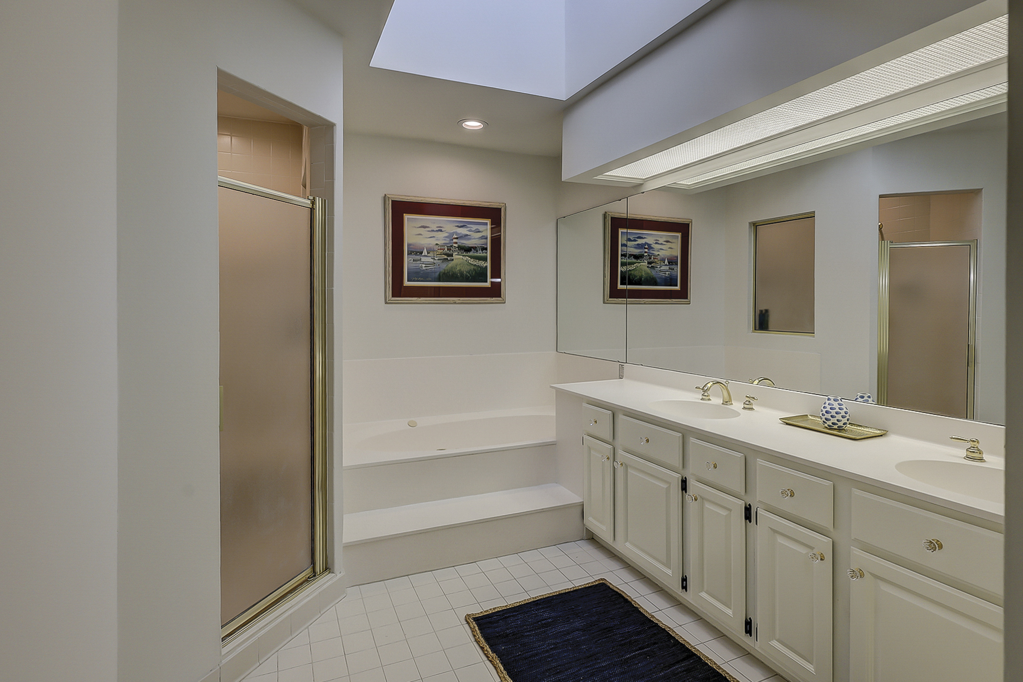 King Suite Full Bathroom