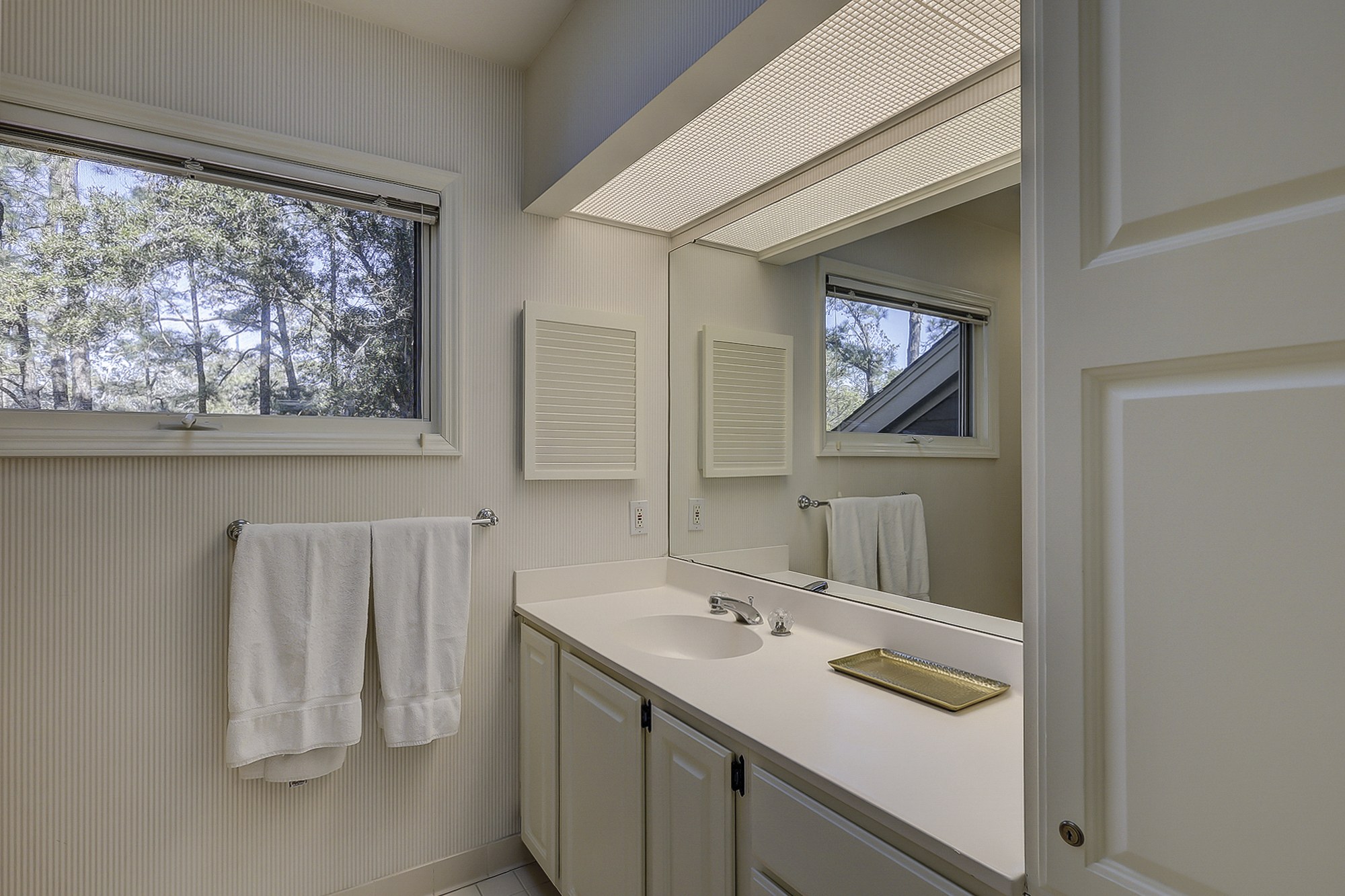 Guest Suite Full Bathroom