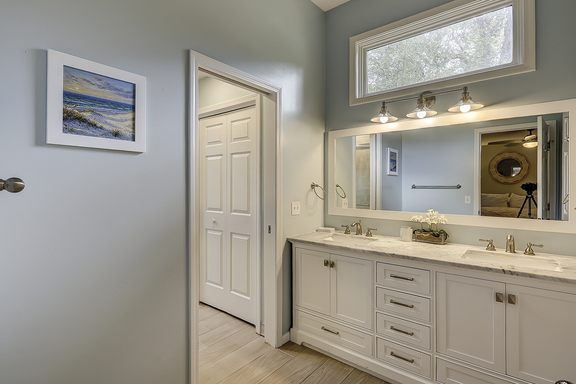 1st Floor King Suite Full Bathroom