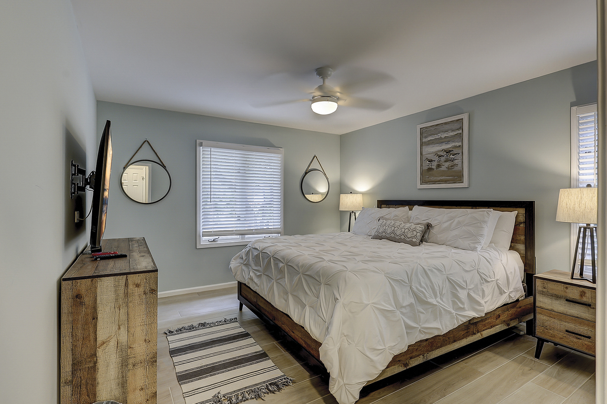 1st Floor King Bedroom