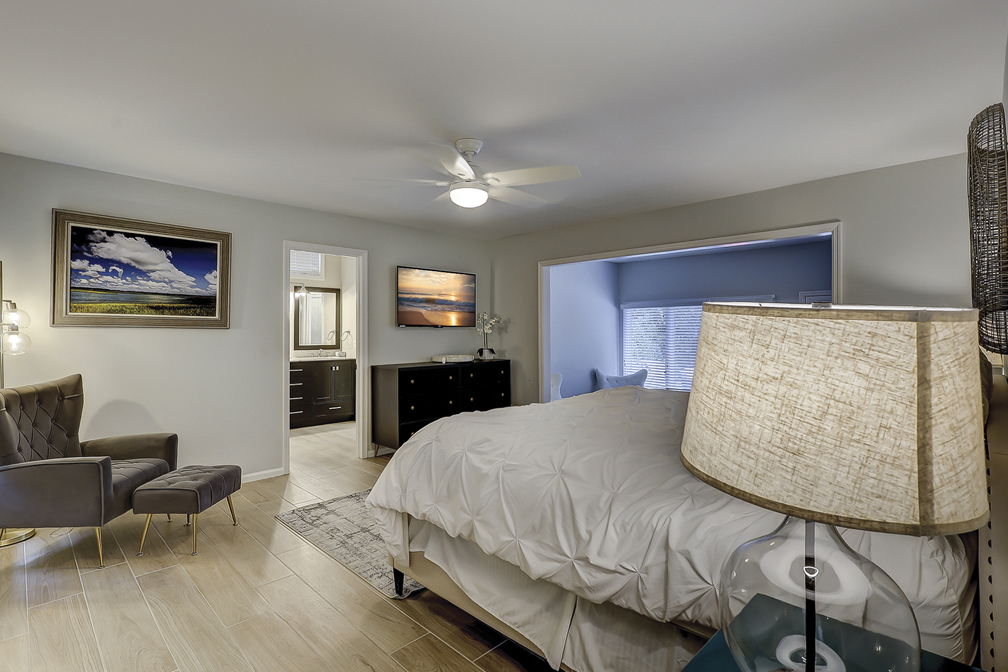 1st Floor King Suite