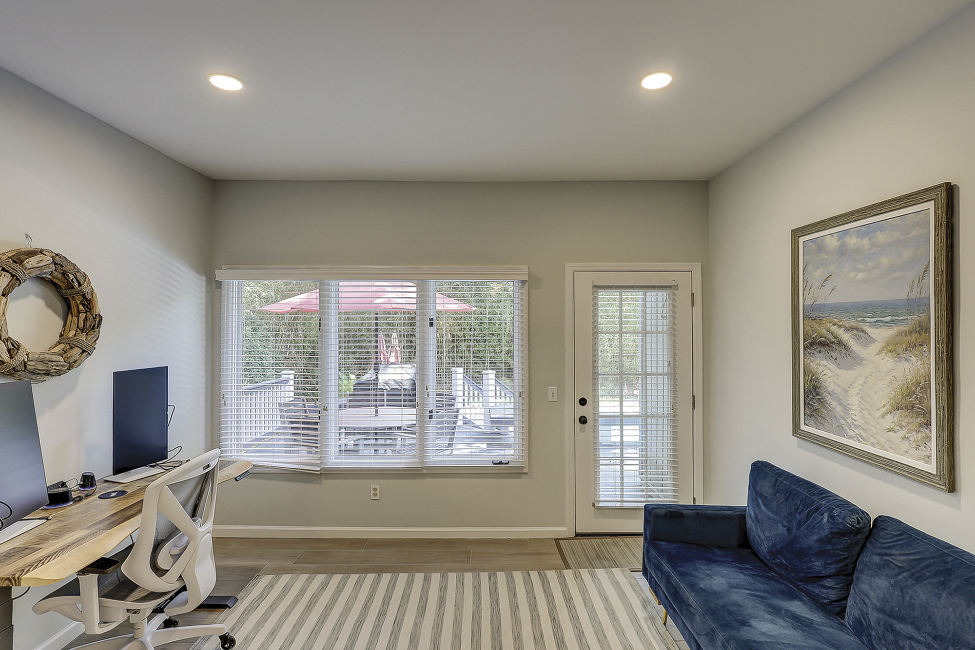 King Suite Office/Sitting Area