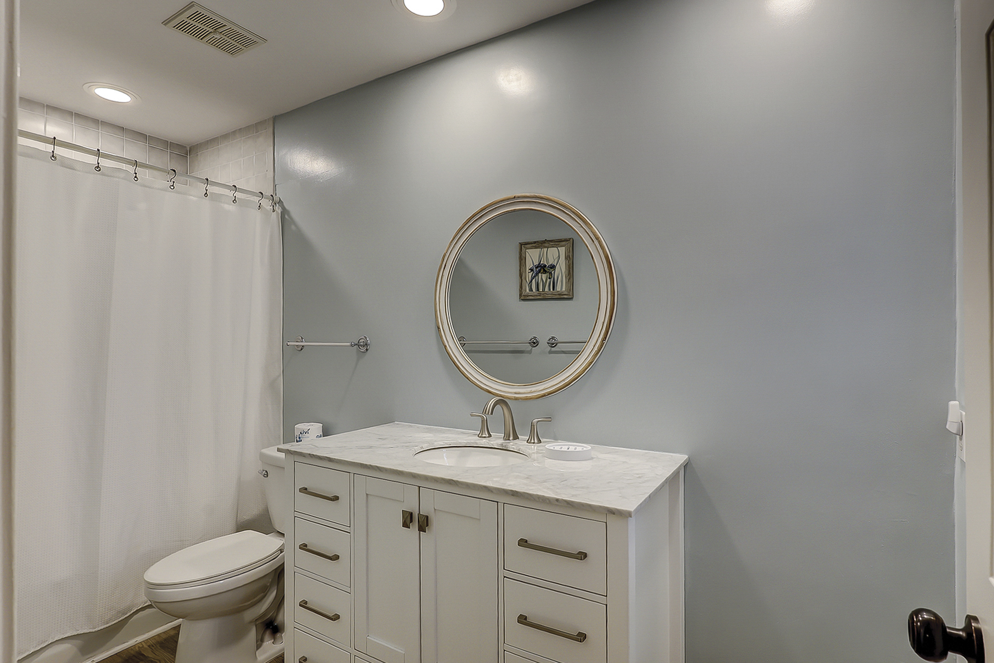 2nd Floor Guest Suite Full Bathroom