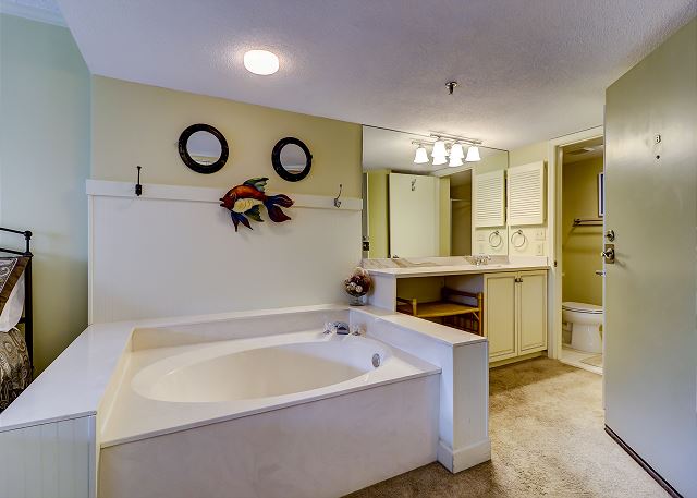 Guest Suite Full Bathroom