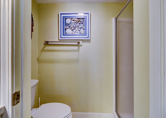 Guest Suite Full Bathroom