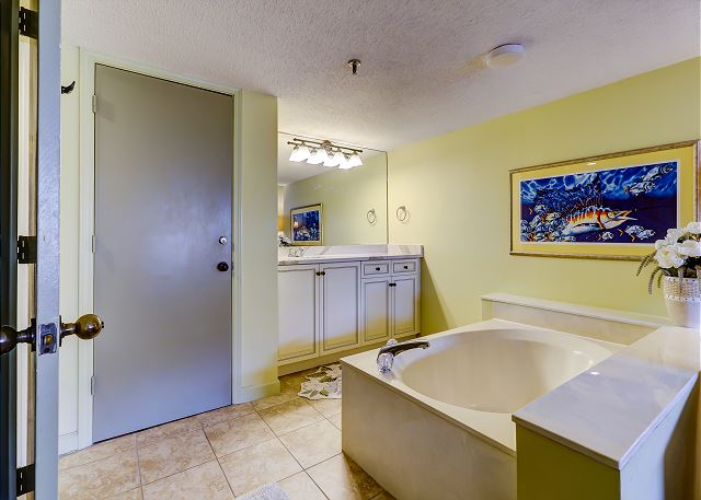King Suite Full Bathroom