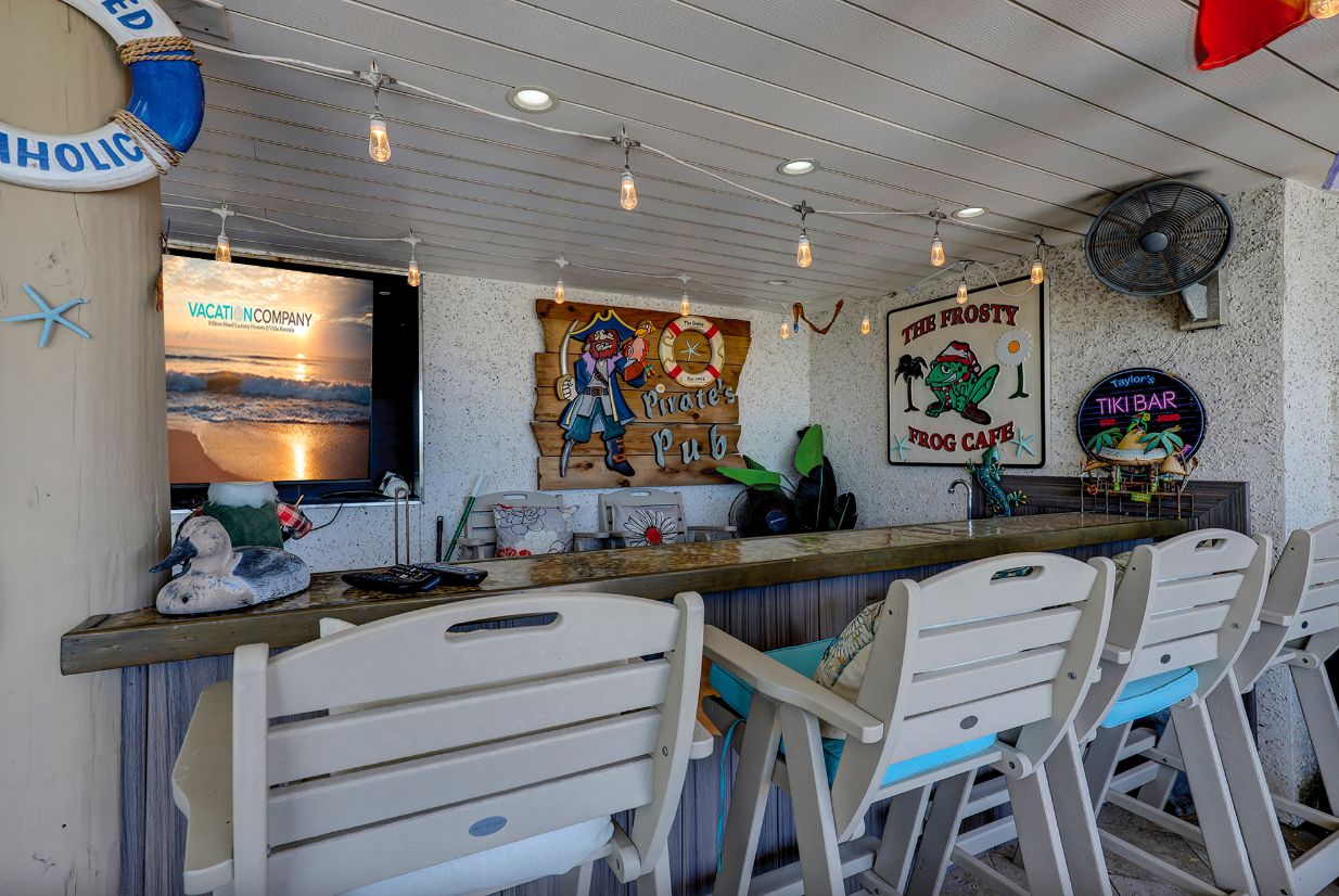 33 Sandpiper -Tiki Bar