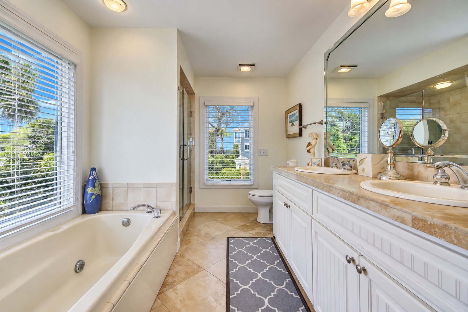 33 Sandpiper - Master King Suite Full Bathroom