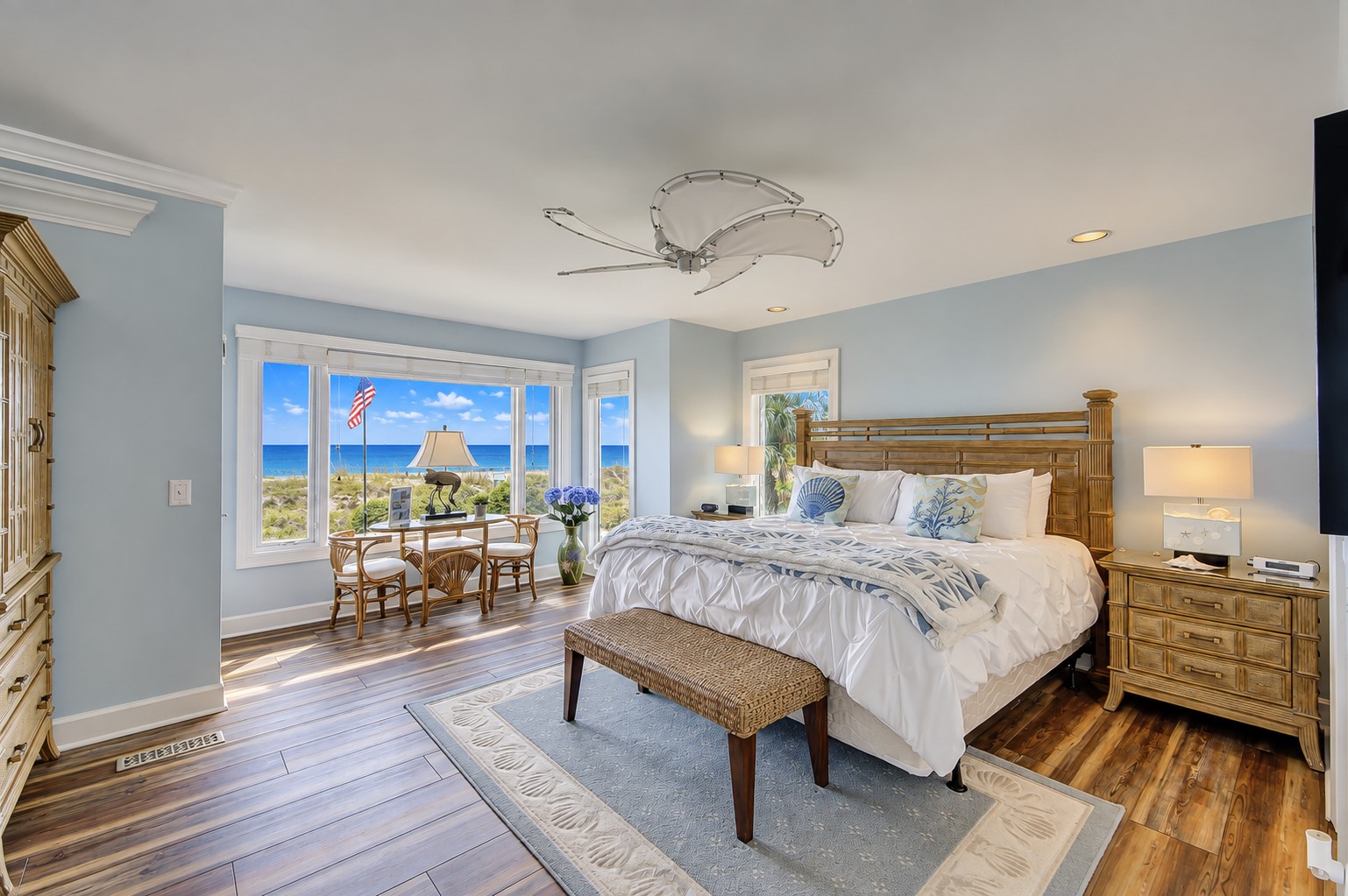 33 Sandpiper - Main Floor Master King Suite