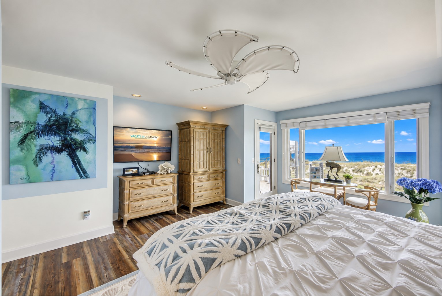 33 Sandpiper - Main Floor - Master King Suite