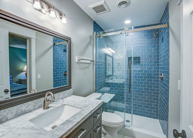 Guest Suite Full Bathroom