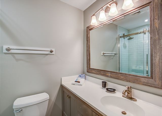 King Suite Full Bathroom