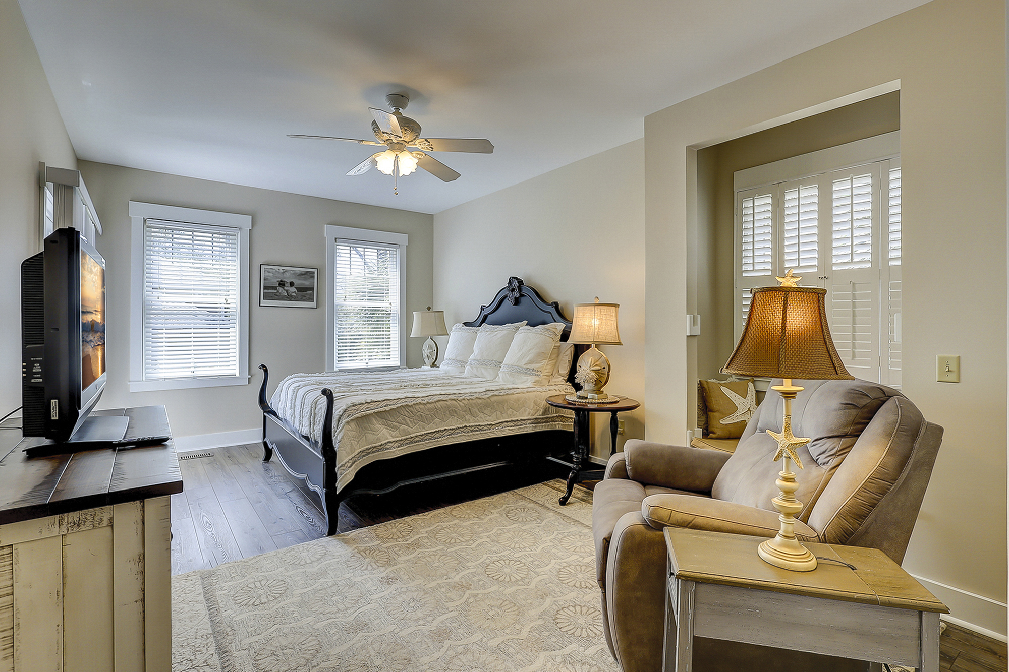 Main Floor King Suite