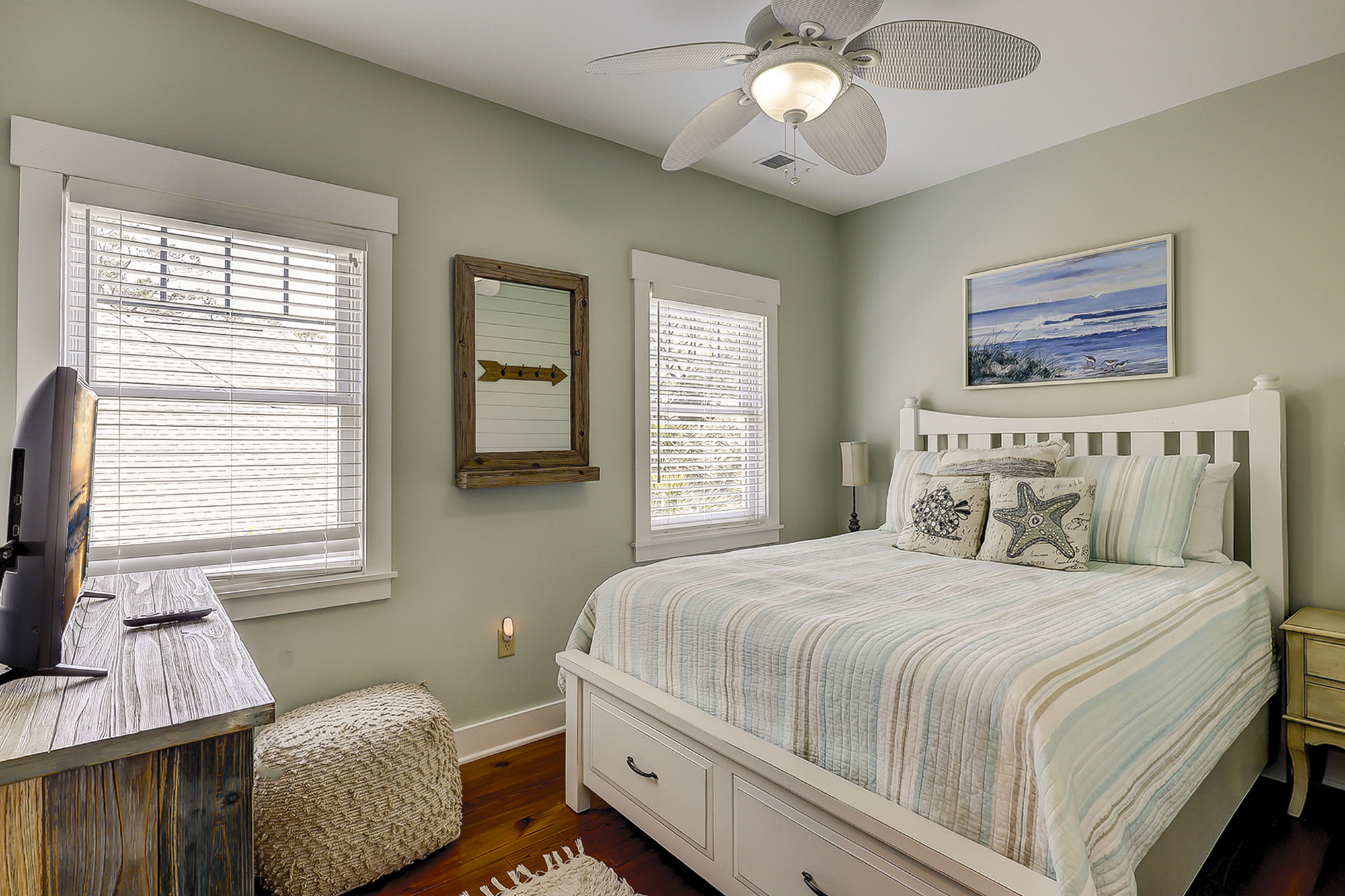 2nd Floor Queen Bedroom