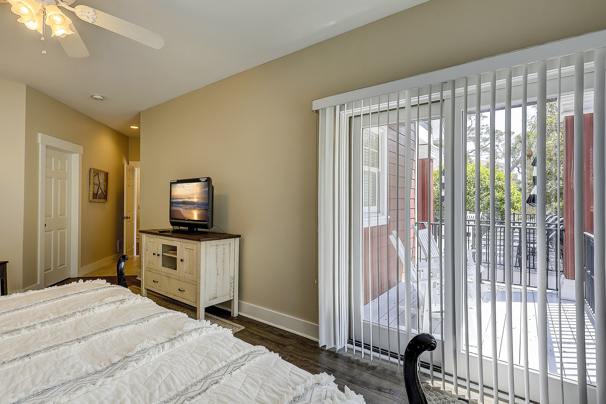 Main Floor King Suite