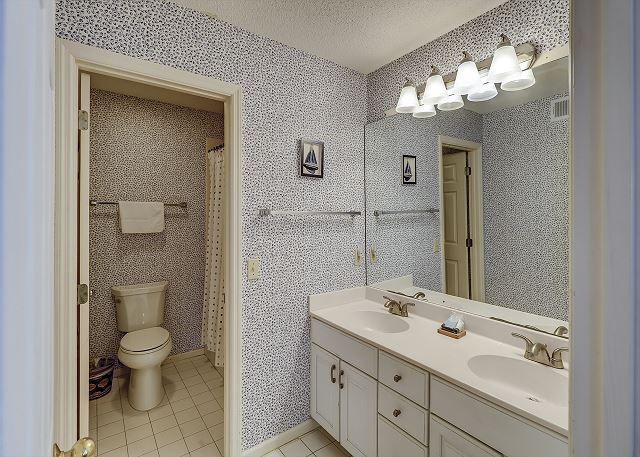 1st Floor King Suite Full Bathroom