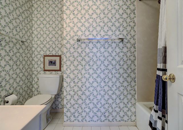 2nd Floor Queen Suite Full Bathroom