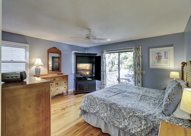 1st Floor King Suite