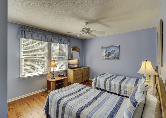 1st Floor Guest Bedroom