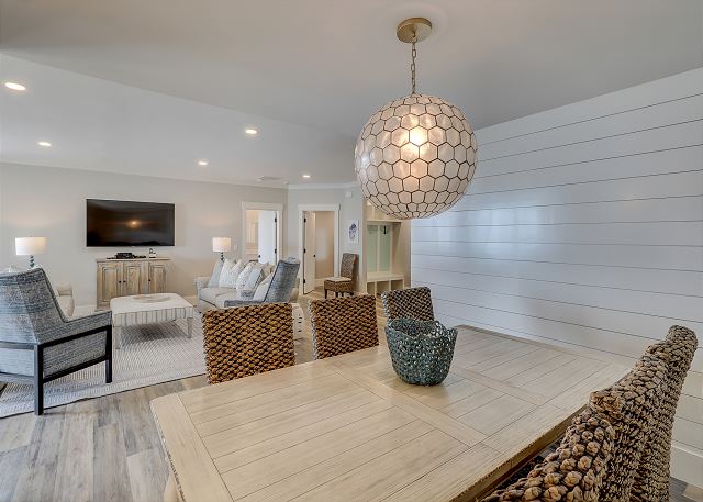 Dining Area - Seat 8