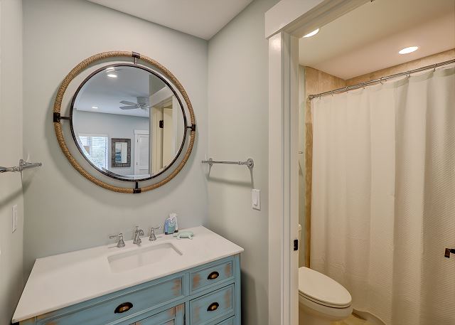 King Suite Full Bathroom