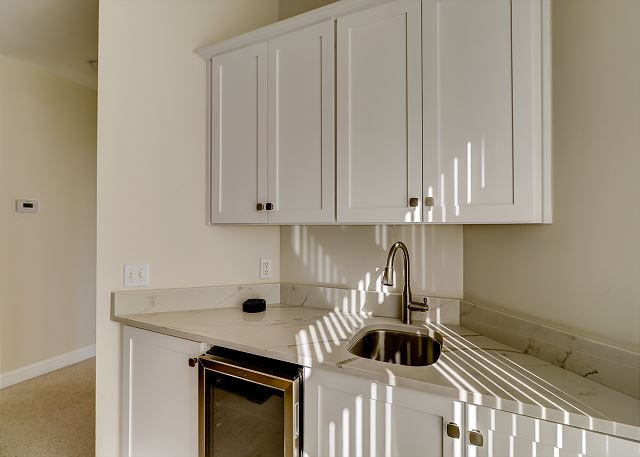 2nd Floor Wet Bar