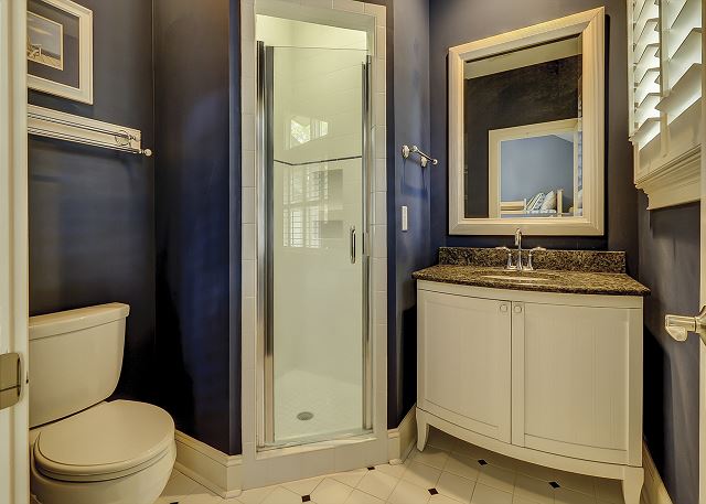 Guest Suite Full Bathroom