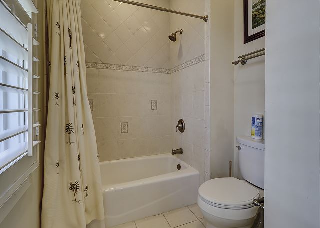 King Suite Full Bathroom