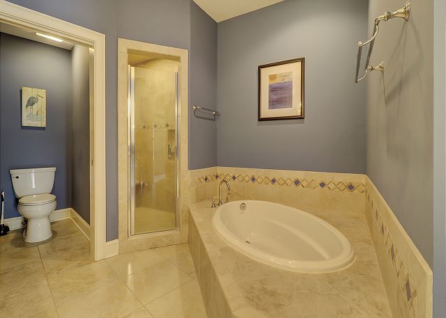 King Suite Full Bathroom