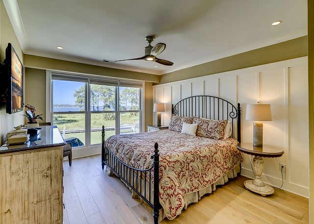 1st Floor King Suite