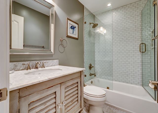 1st Floor Full Bathroom