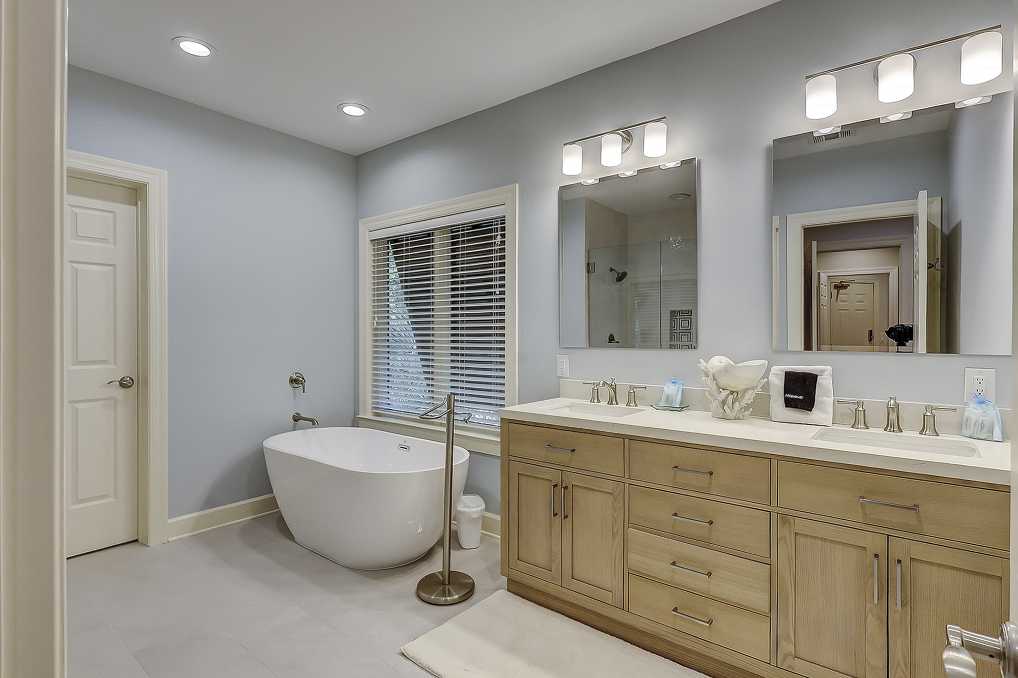 Guest Bathroom - King Suite