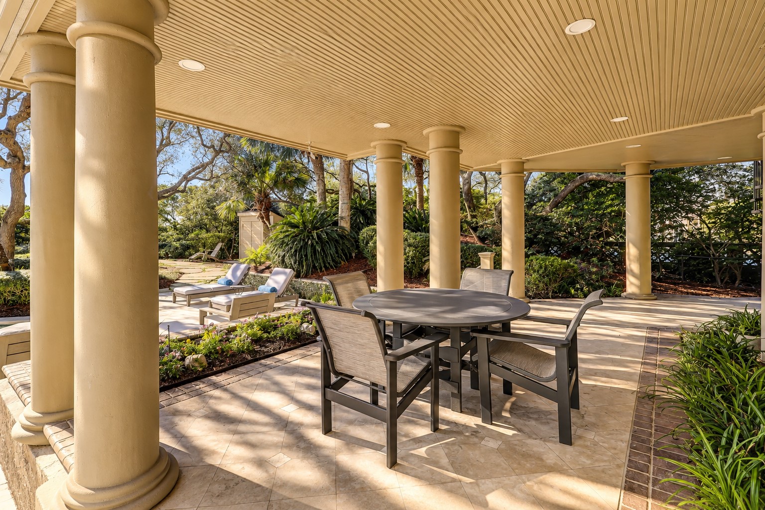 47 South Beach Lagoon - Covered Patio