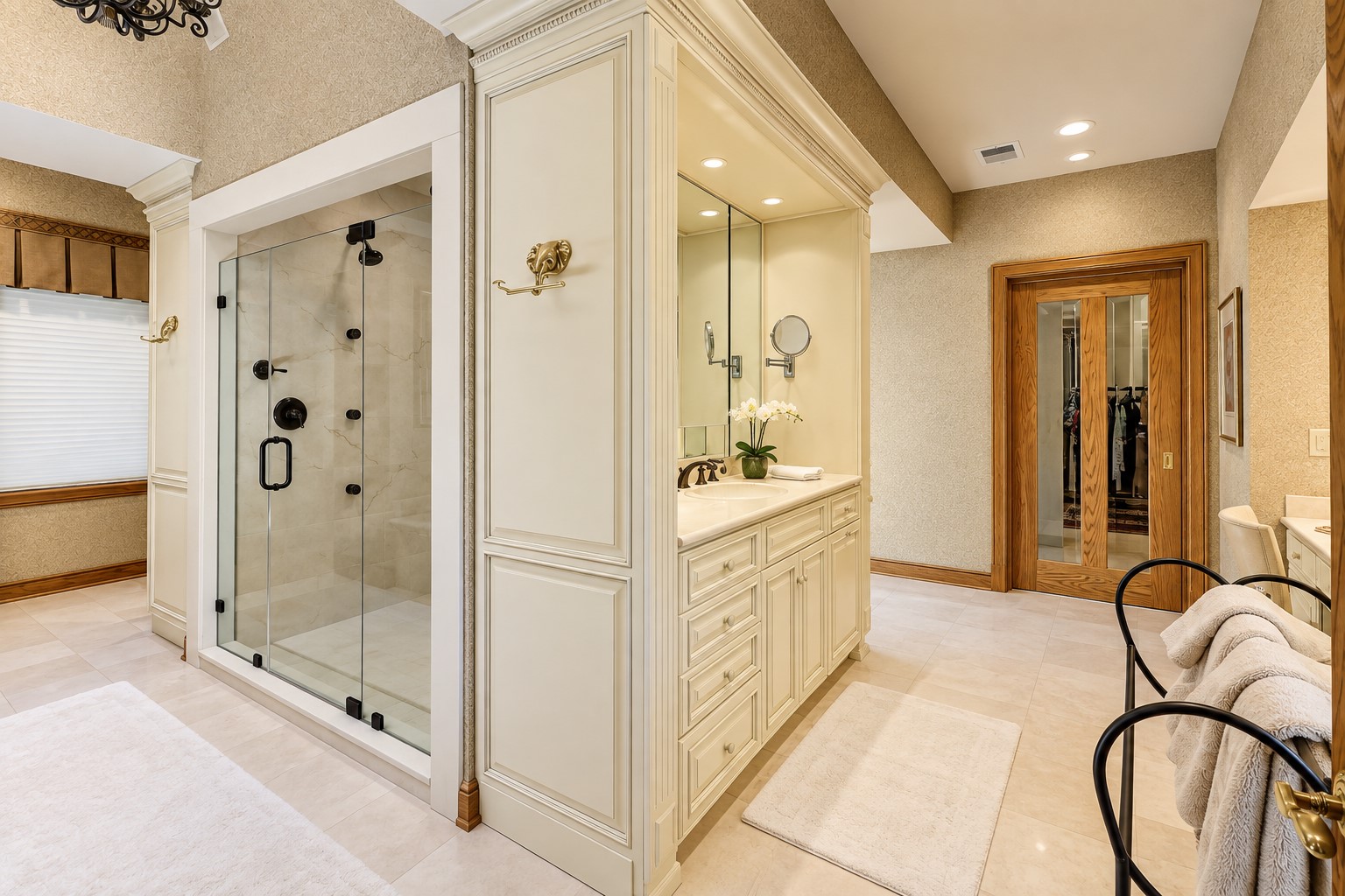 47 South Beach Lagoon - King Suite Full Bathroom