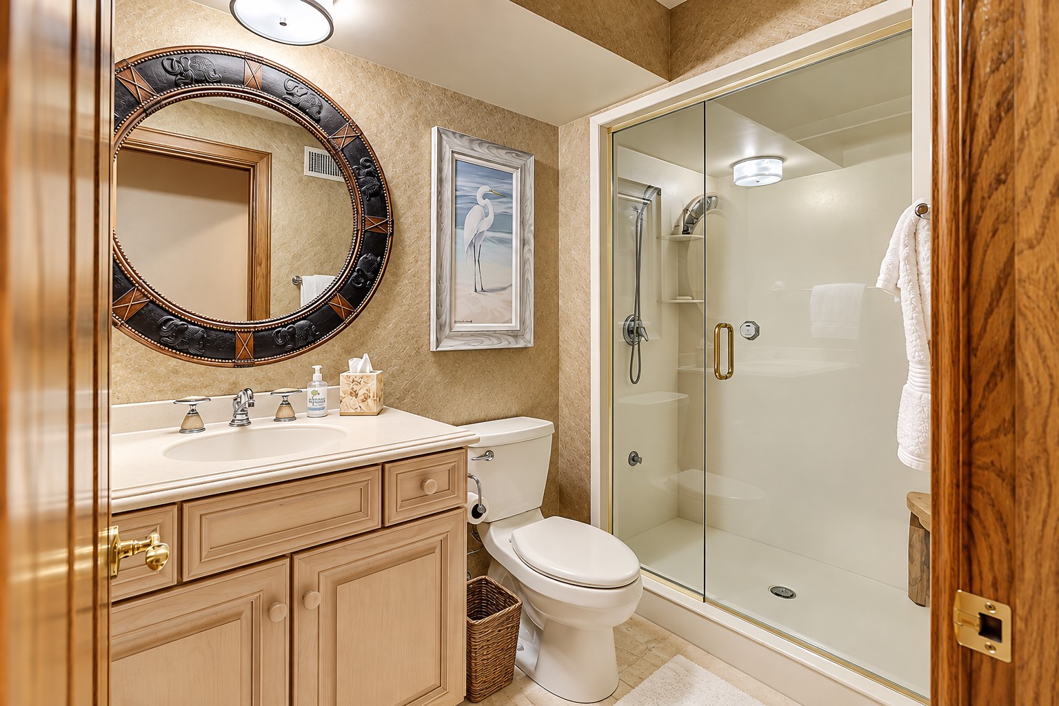 47 South Beach Lagoon - 1st Floor - King Suite Full Bathroom