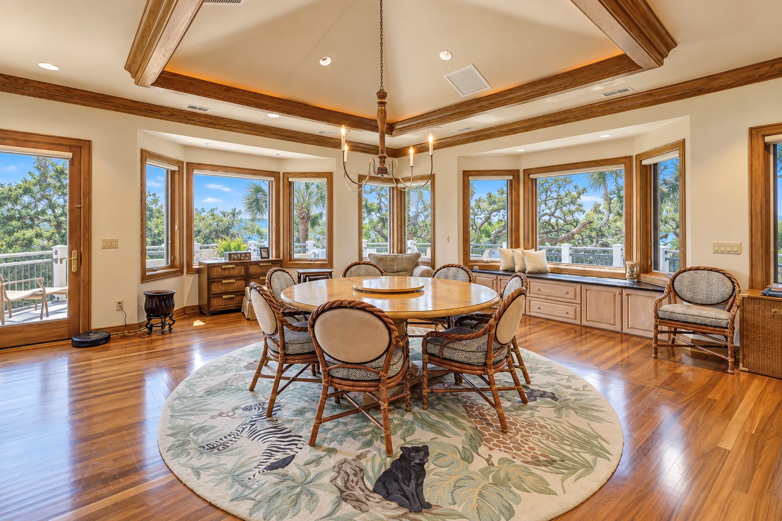 47 South Beach Lagoon - Dining Area