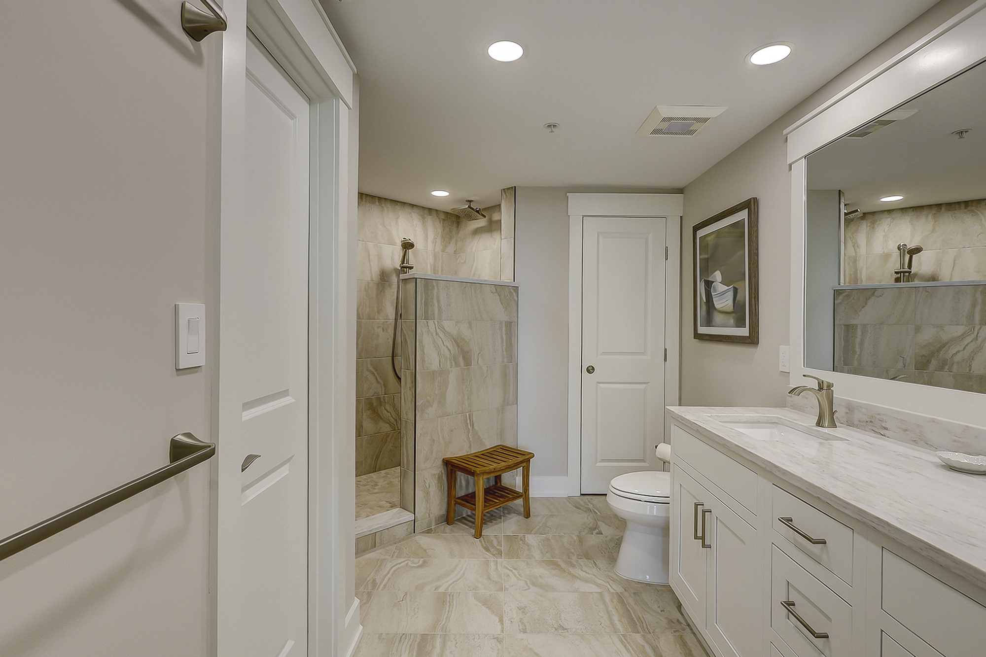 King Suite Full Bathroom