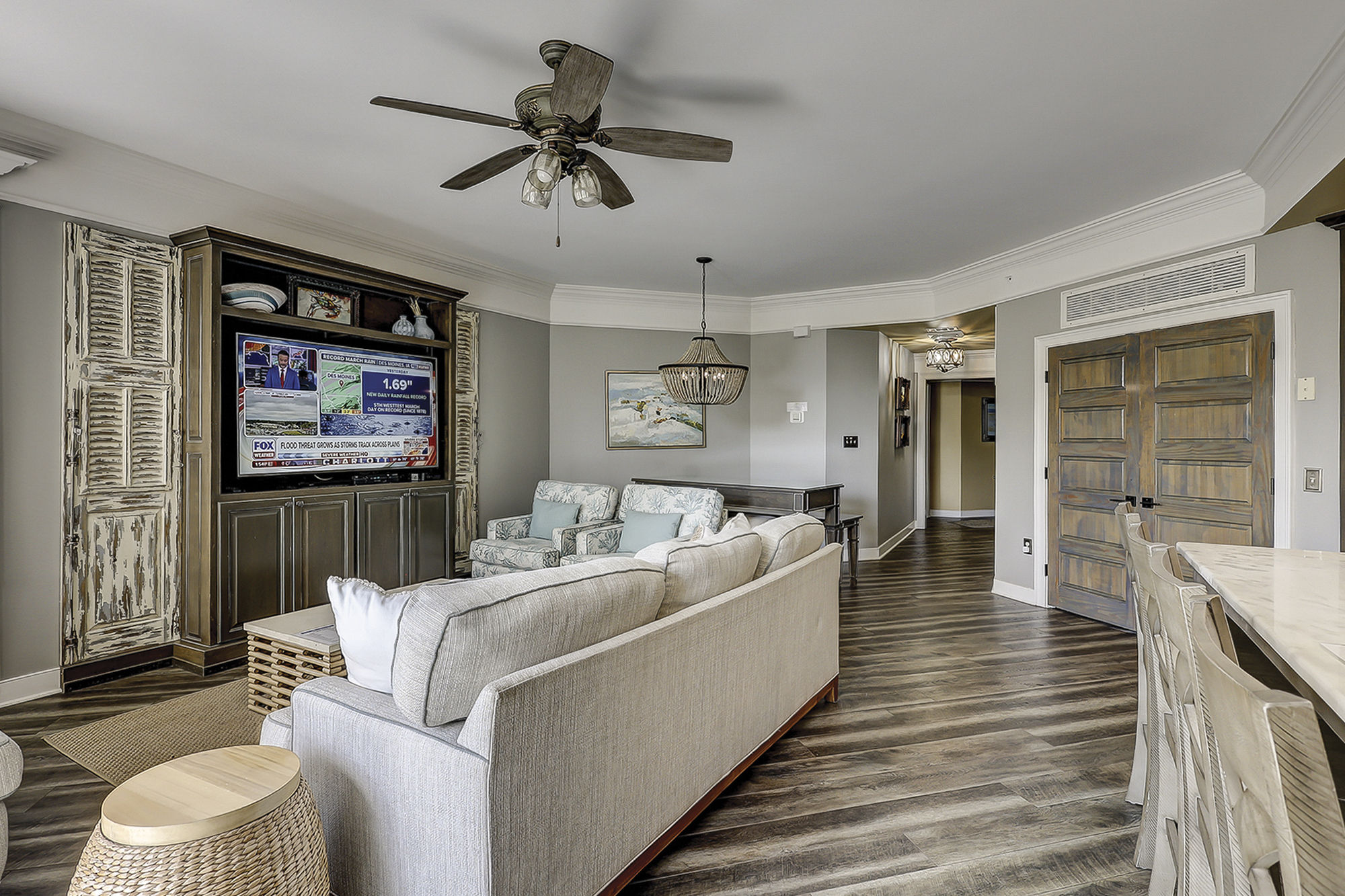 Living Room - 2112 Seacrest