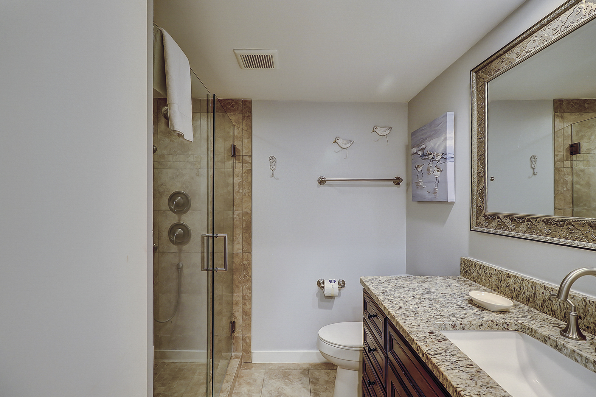 King Suite Full Bathroom