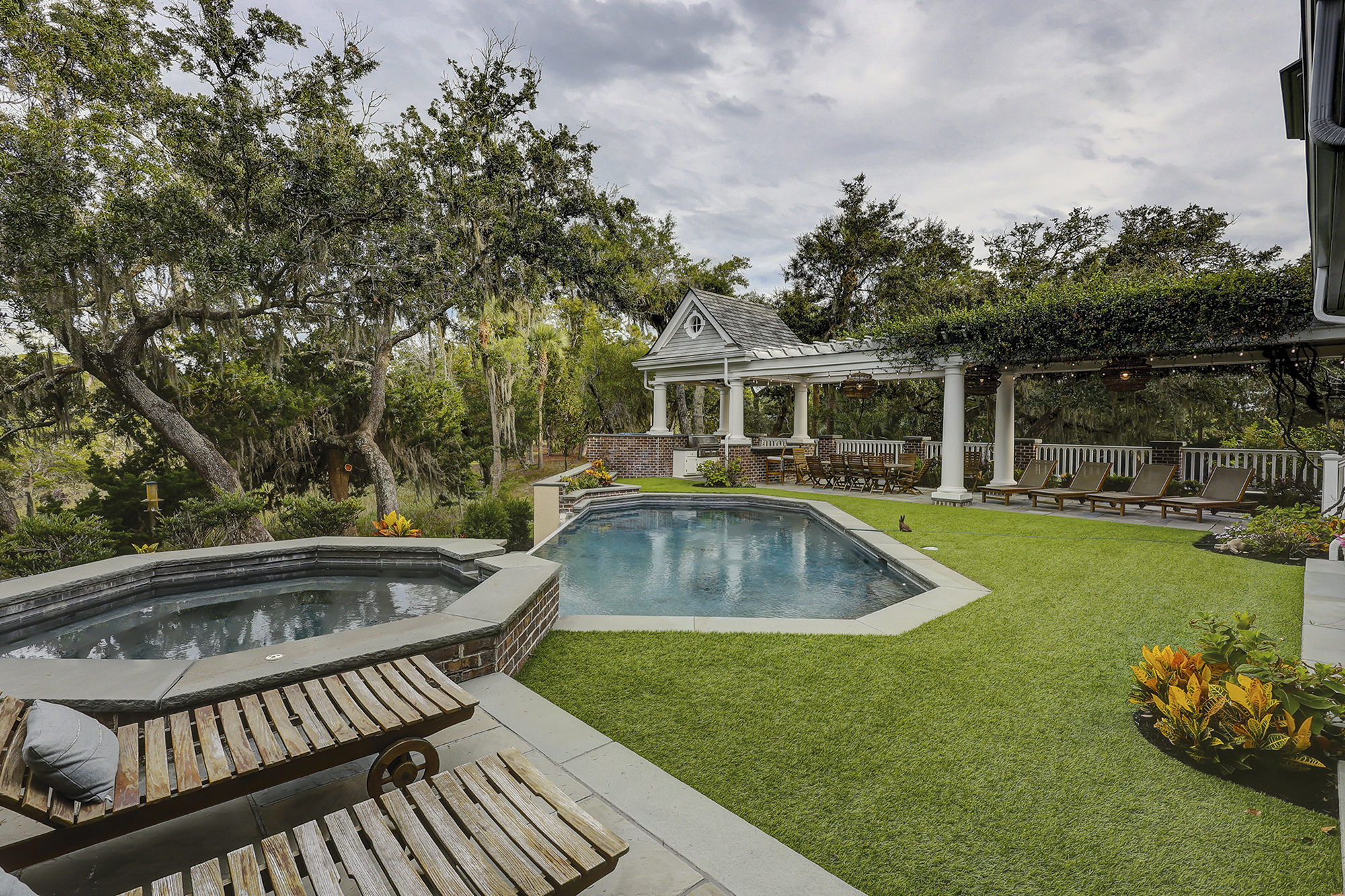 Gull Island Manor | Photo 1