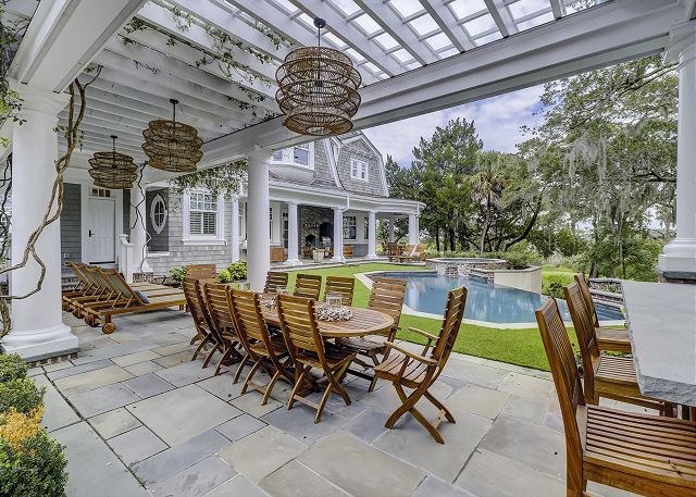 Gull Island Manor