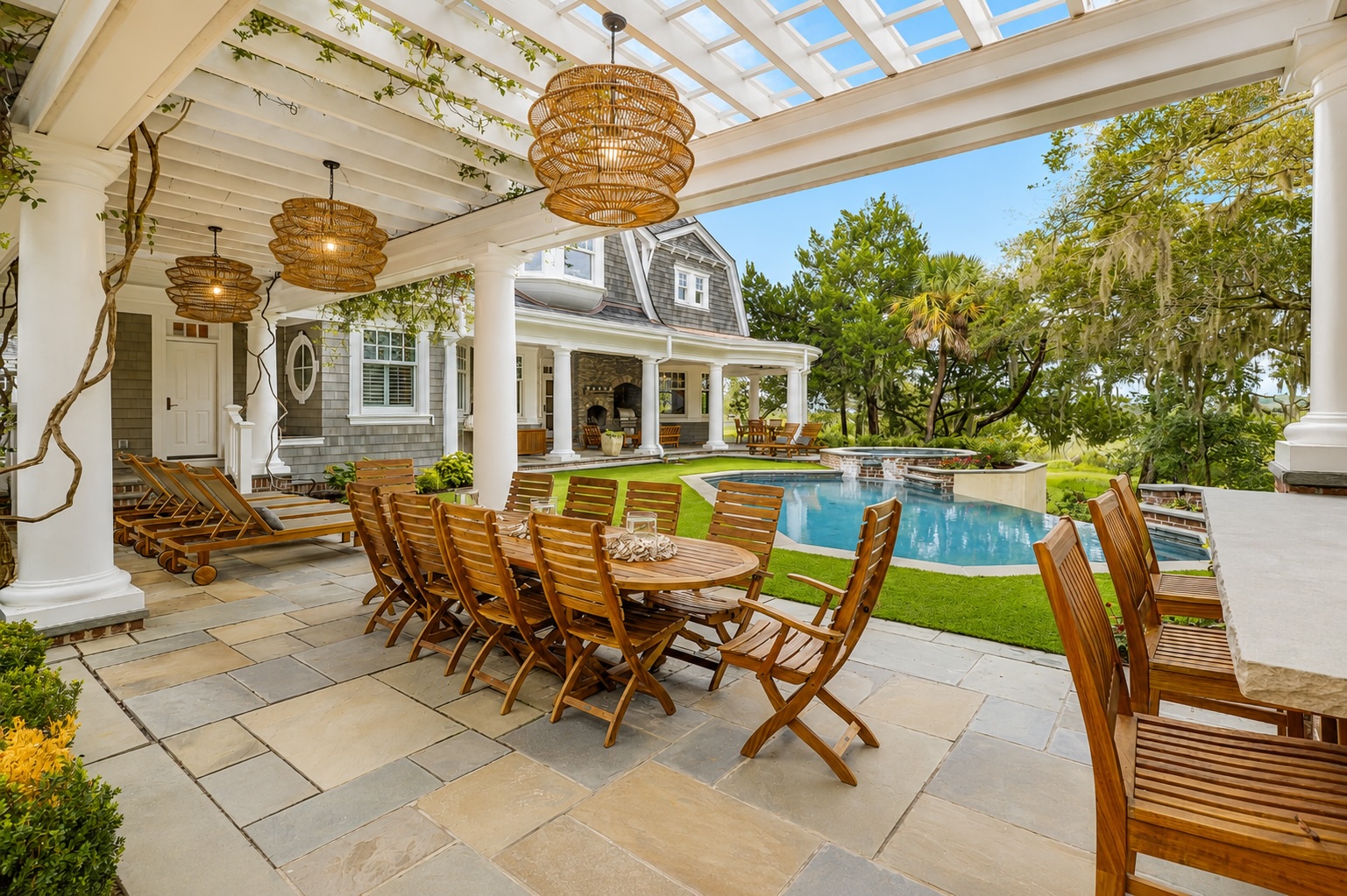 Gull Island Manor - Outdoor Dining and Lowcountry Views