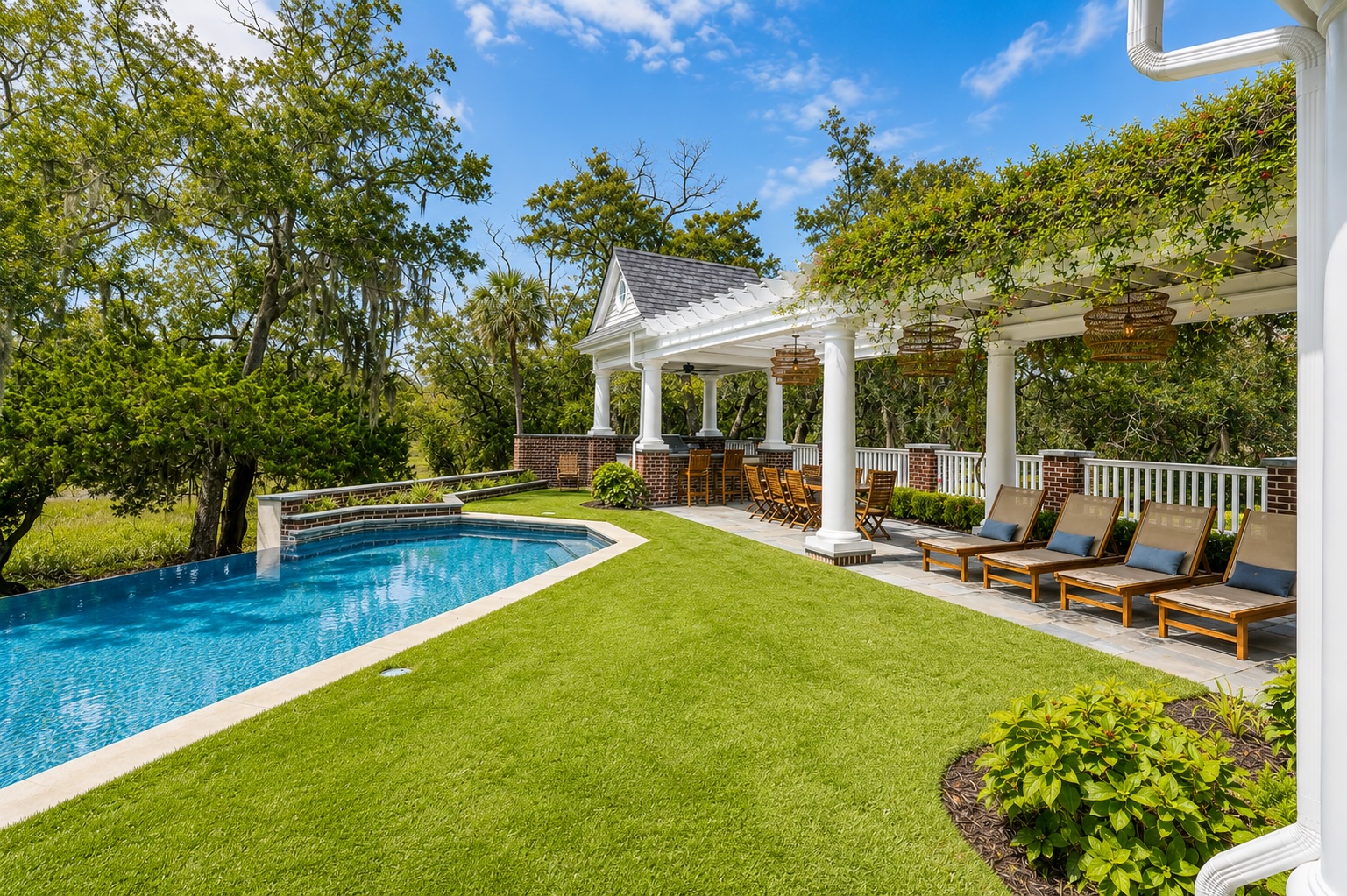 Gull Island Manor - Pool and Exterior Outdoor Grill and Seating 