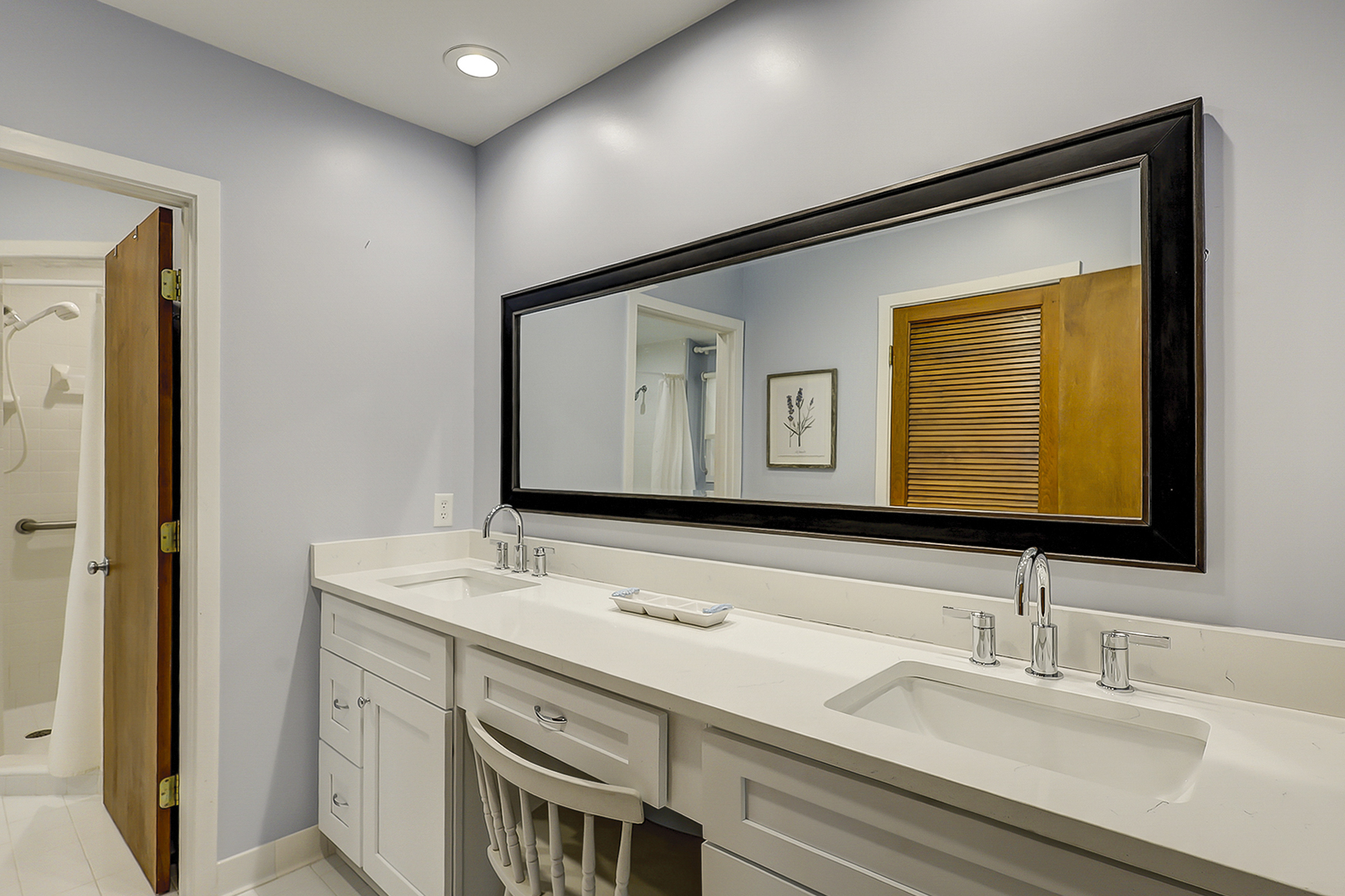 King Suite Full Bathroom