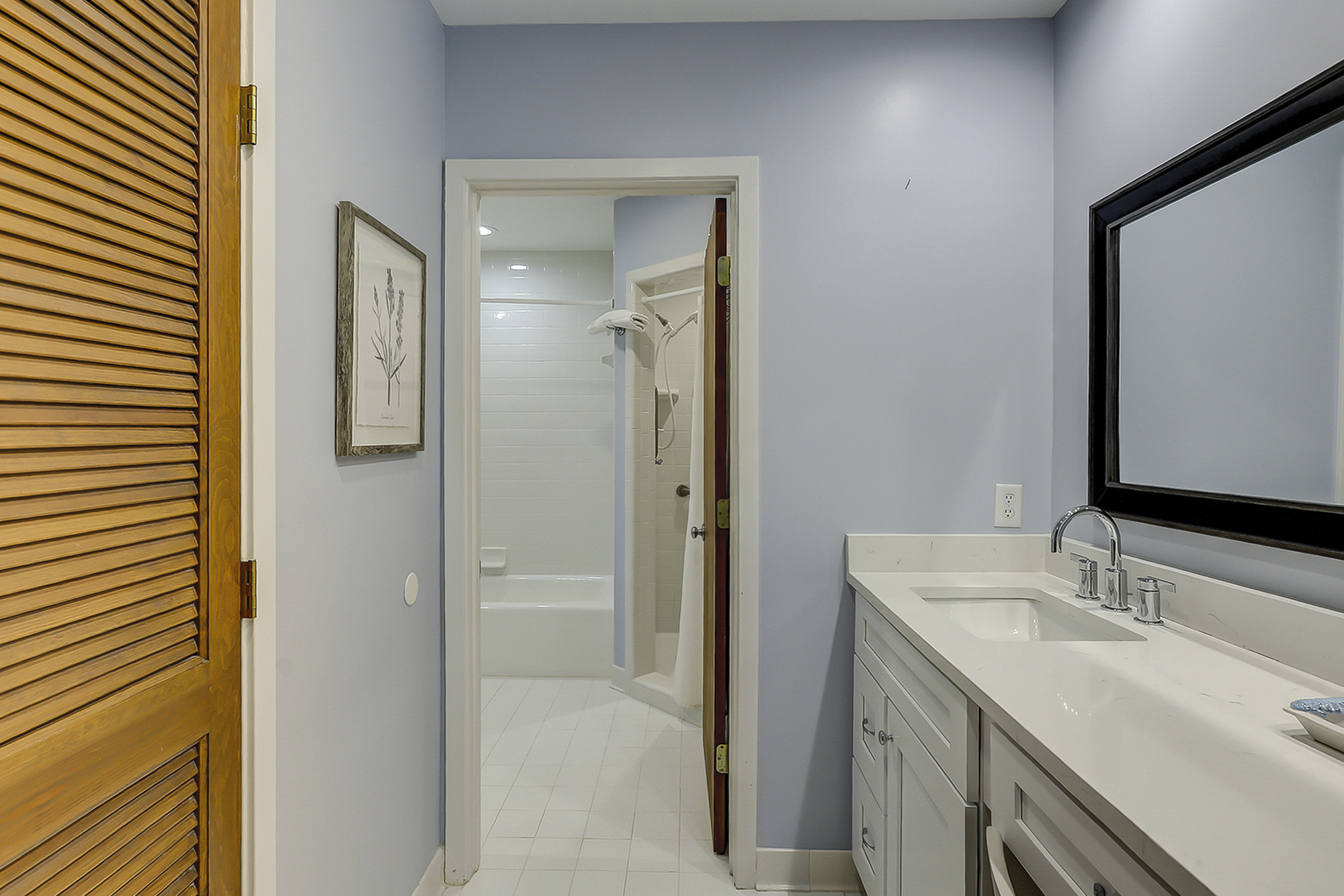 King Suite Full Bathroom