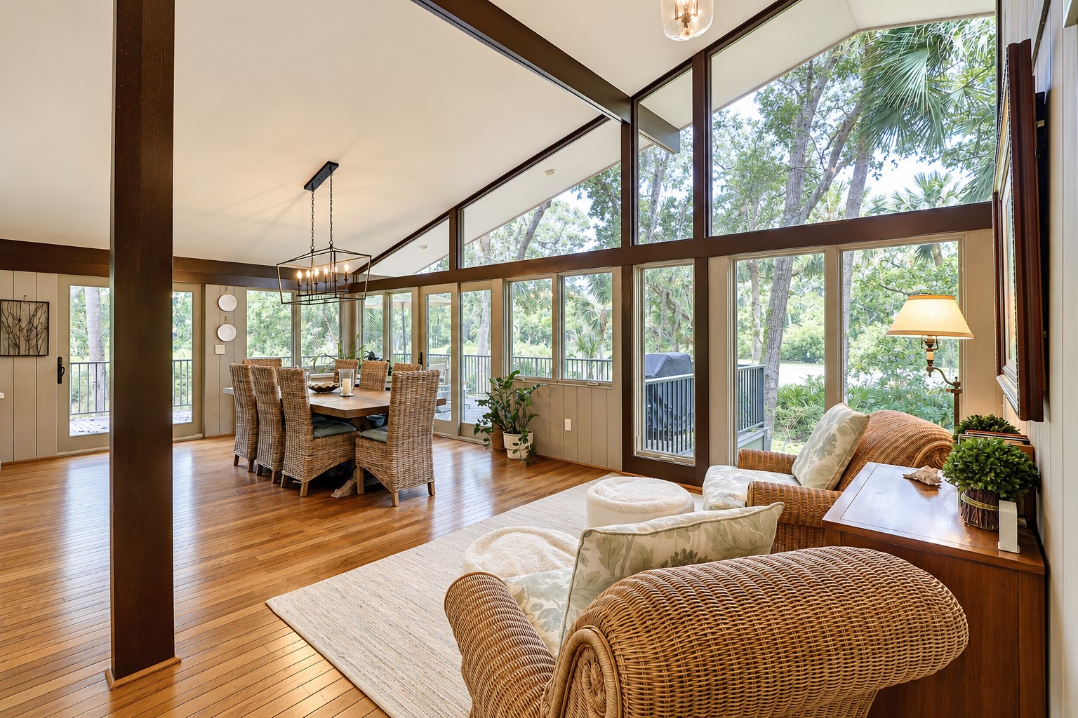 34 West Beach Lagoon - Conversation and Dining Area