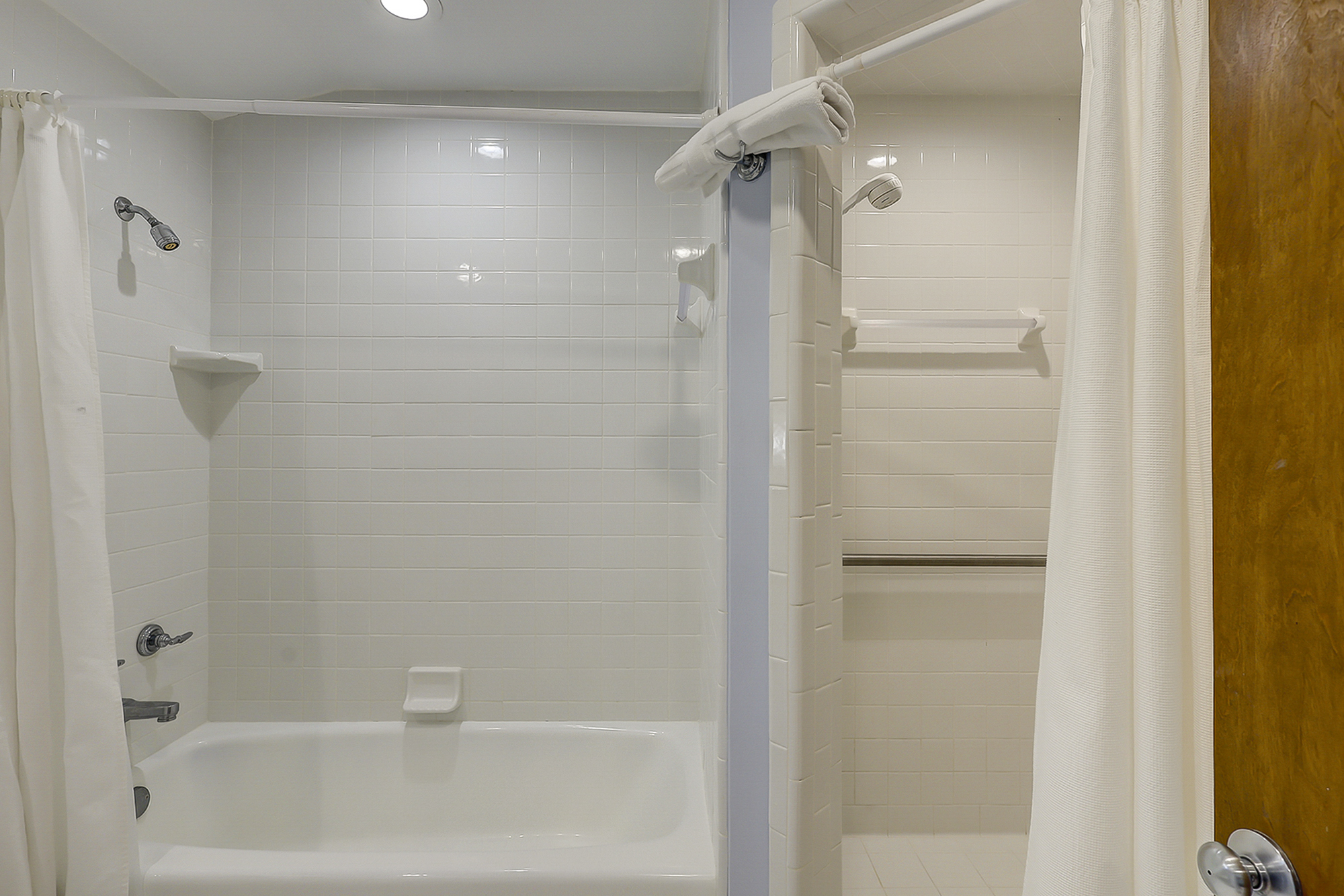  King Suite Full Bathroom