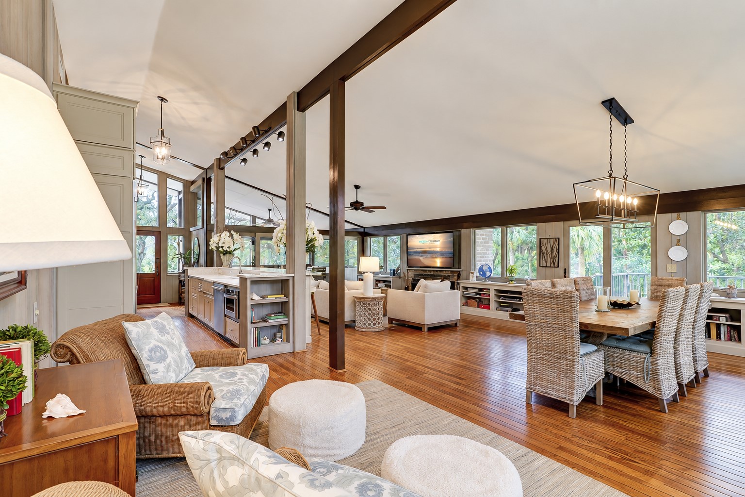 34 West Beach Lagoon - Conversation & Dining Area
