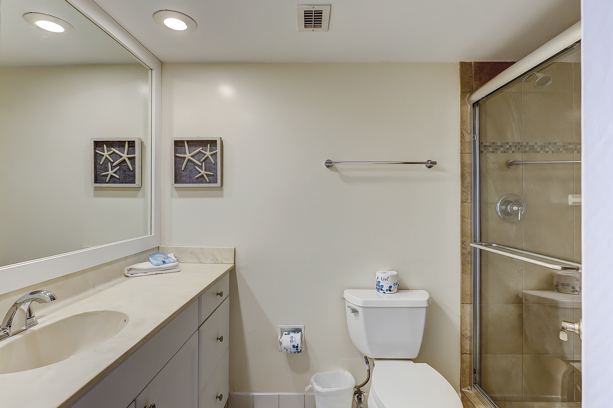 King Suite Full Bathroom
